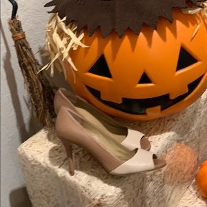 Leather Ann Taylor peep toe shoes